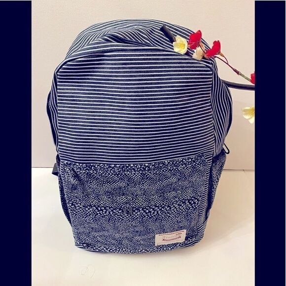 Unisexā
TeenāCasualĀ Canvasā
Backpacks - Picture 1 of 3